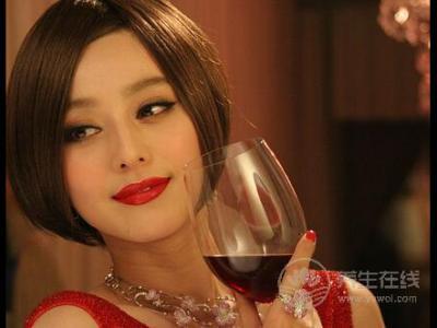 你想在品酒的同時(shí)，讓你肌膚變得更紅潤(rùn)么?