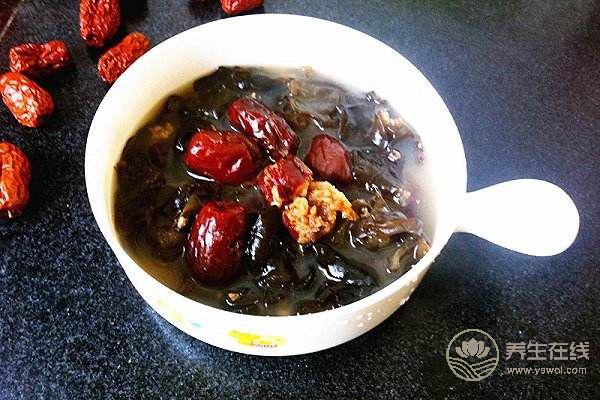 黑木耳紅棗湯 養(yǎng)顏又祛斑
