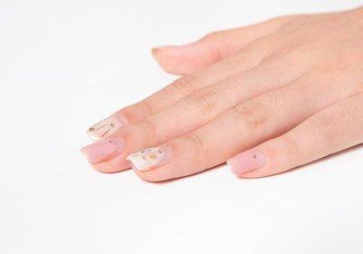 手指甲上突然出現(xiàn)豎紋是身體出問題了嗎