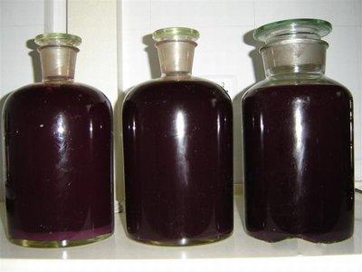 想要自制葡萄酒采用哪些容器更好