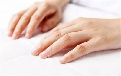 女生經(jīng)常手涼腳涼應(yīng)該如何改善體質(zhì)