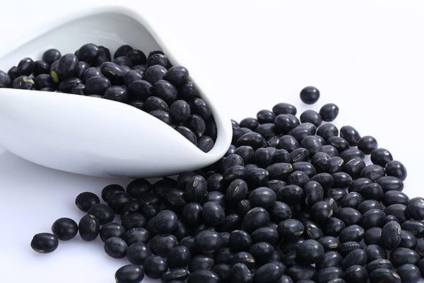 吃什么東西能讓白頭發(fā)變黑 白頭發(fā)吃什么食物可以讓頭發(fā)變黑