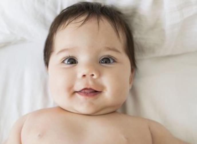 恢復新生兒吃奶嘔吐的問題