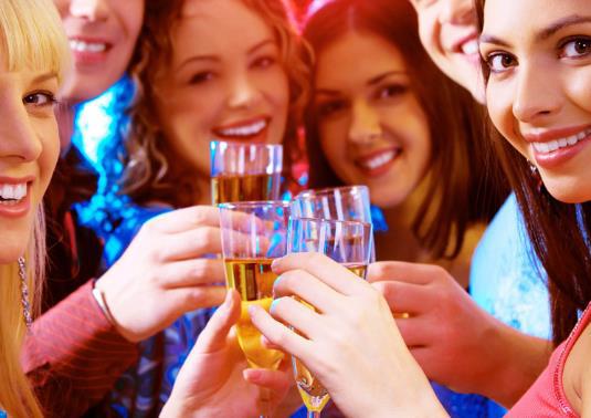 節(jié)假日飲酒養(yǎng)生護(hù)肝注意事項(xiàng)避免發(fā)生意外