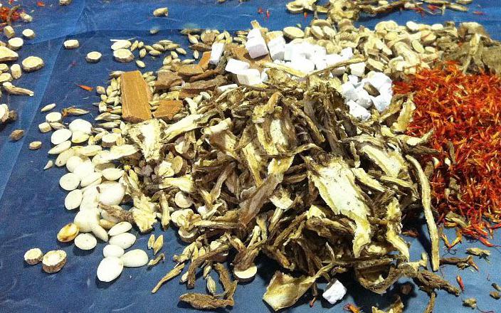 做艾灸、練八段錦、煮壺代茶飲 足不出戶做防護