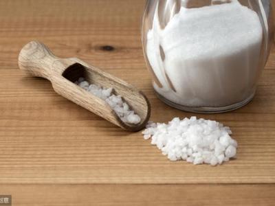 中醫(yī)藥學(xué)講食鹽水洗頭能防止脫發(fā)?食用鹽居然有這主要用途!熟記3款健康養(yǎng)生好食材