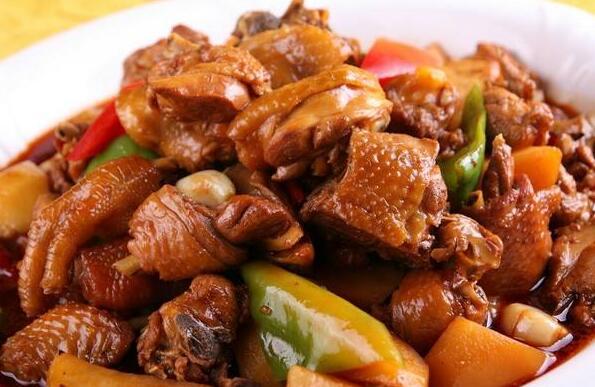 新疆大盤(pán)雞是哪個(gè)地方的菜 新疆大盤(pán)雞的做法實(shí)例教程