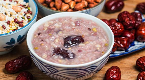四季食療養(yǎng)生之粥的喝法！中醫(yī)教你喝粥的最佳時(shí)辰