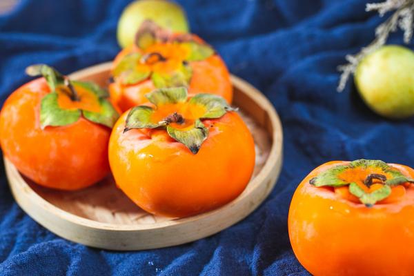 雞蛋和柿子可以一起吃嗎 柿子不能和什么一起吃