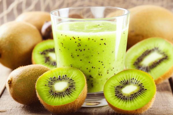 濕氣重的人喝紅茶還是綠茶 濕氣重吃什么水果