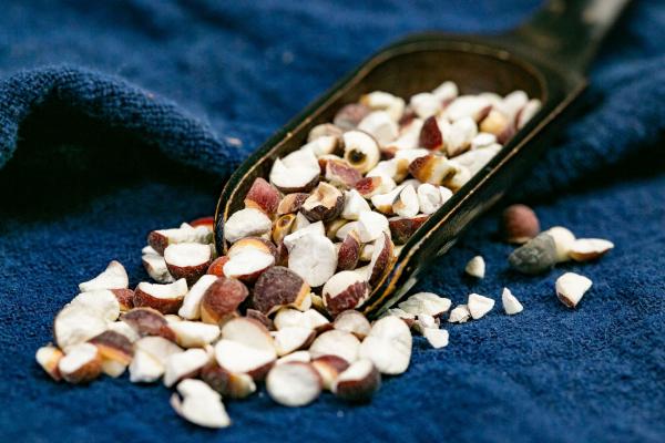 芡實薏米加什么最祛濕排毒 食材制作的烹飪小貼士-易網<a href=http://www.logojc.com/ target=_blank class=infotextkey>健康養生</a>網 芡實薏米加什么最祛濕排毒 食材制作的烹飪小貼士