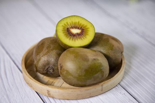 獼猴桃怎樣存放才會熟透 熟透的獼猴桃的保存方法-易網<a href=http://www.logojc.com/ target=_blank class=infotextkey>健康養生</a>網 獼猴桃怎樣存放才會熟透 熟透的獼猴桃的保存方法