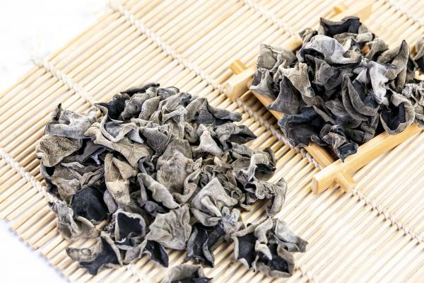 黑木耳怎么泡發最好 泡發黑木耳需要注意什么-易網健康<a href=http://www.logojc.com/jkys/ target=_blank class=infotextkey>養生</a>網 黑木耳怎么泡發最好 泡發黑木耳需要注意什么