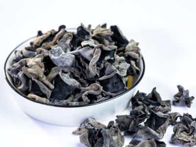 黑木耳和什么食物相克 木耳的食用注意事項