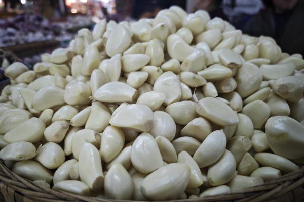 大蒜泡酒的功效與作用、禁忌和食用方法