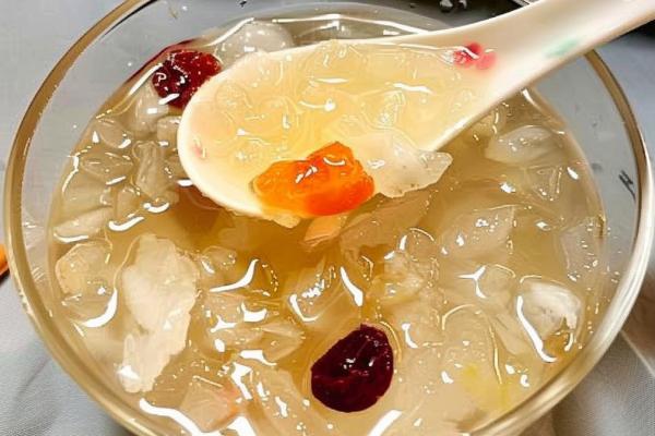 銀耳蓮子羹的功效與作用、禁忌和食用方法