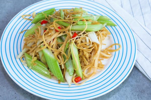 芹菜的功效與作用、禁忌和食用方法