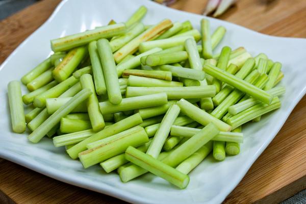 蒜苔的功效與作用、禁忌和食用方法