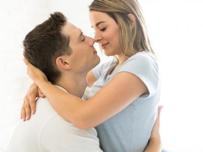 撫摸可勾起女性性沖動 充分的后戲令女人更加滿足