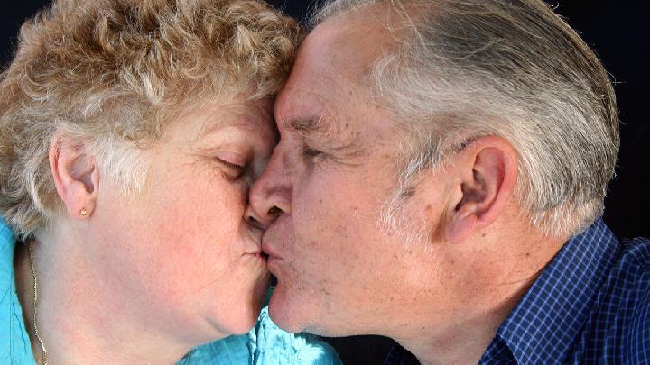 哪種性愛體位最刺激 臀背位性交技巧你學(xué)會了嗎