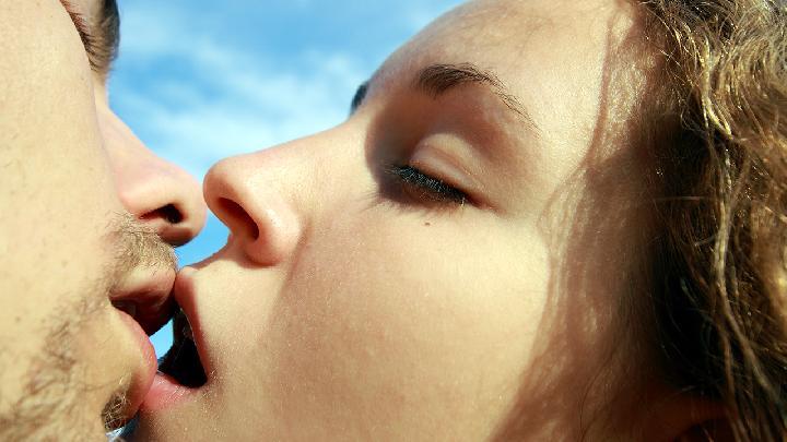 夫妻性愛用什么技巧最好 性生活最深入的5個(gè)姿勢