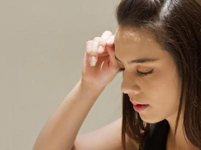 慢慢開始加快你的速度 用手指給她帶來另類高潮快感