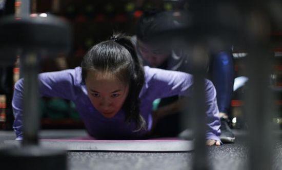 霍思燕從懷孕168斤瘦回86斤，減肥方法就學(xué)她的這兩招