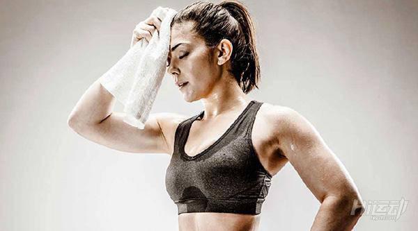 5個動作10分鐘hiit強化訓練！讓身體進入超燃脂狀態