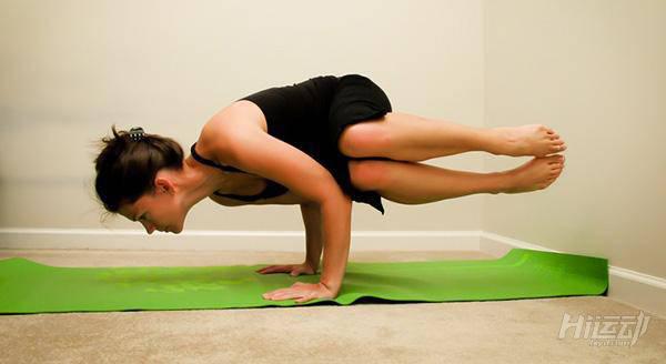 每天一式學瑜伽：烏鴉式！加強腹部肌群力量