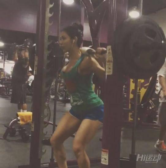 標準的歐美性感美女身材，這樣的豐腴美人別有一番風情