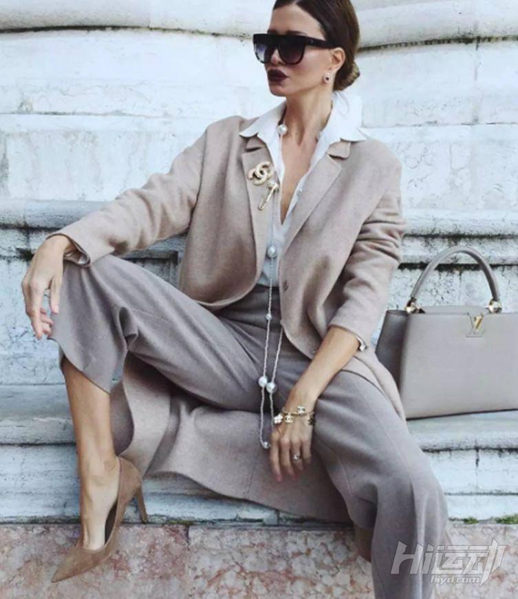 48歲的她當上了奶奶卻還擁有20歲的身材，逆齡秘訣就2個字