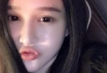 趙本山的女兒瘦成網紅臉，曬馬甲線A4腰網友稱太假