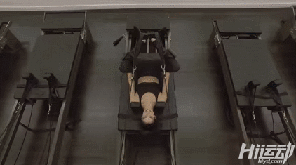 摔一跤就要退休，震動(dòng)半個(gè)娛樂(lè)圈！練成維密模特多不容易