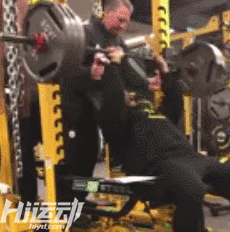 橄欖球運動為什么會經常腦震蕩？看完球員訓練！這跟撞車沒區別