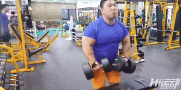 因蔑視施瓦辛格被人批評！不過他身材真壯，刷個綠漆就是綠巨人