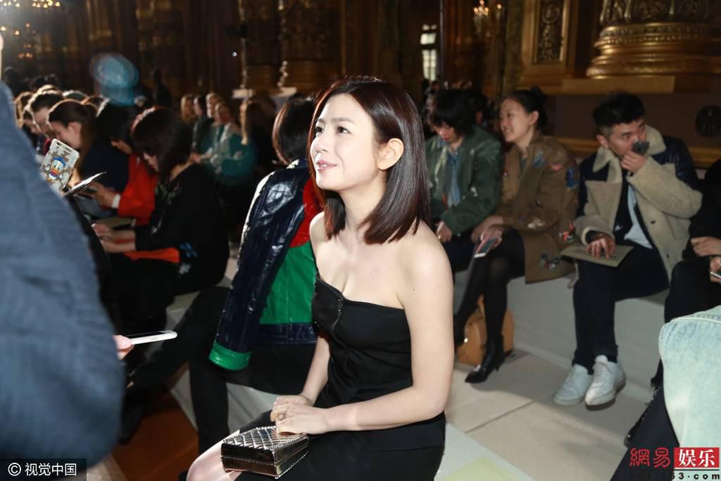 陳妍希微博曬一字馬照片 網友點贊