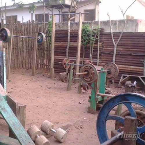 缺少器械自己造！這群非洲小伙健身震驚全球