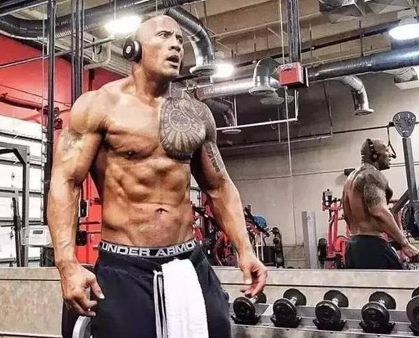 巨石強森的健身經(jīng)驗分享 每天吃7頓