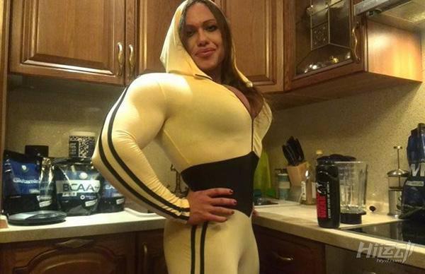 健身版的“朱莉”！91年妹子發現健身天賦后，練太大塊了！