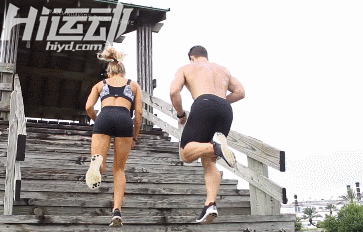 如果有女友，早就開始健身了！10個(gè)最虐狗的情侶動作