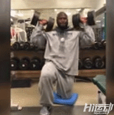 橄欖球運動為什么會經常腦震蕩？看完球員訓練！這跟撞車沒區別