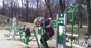 不用器械4年徒手健身！小伙從瘦“鵪鶉”到“肌霸”完美蛻變！