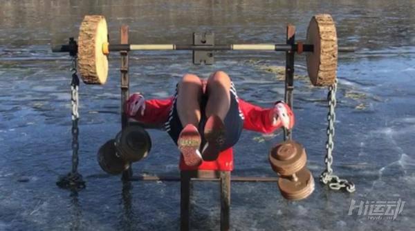 健身器械自己造：廢銅爛鐵加冰塊，冬季健身燥起來！