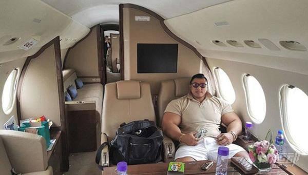 因蔑視施瓦辛格被人批評！不過他身材真壯，刷個綠漆就是綠巨人