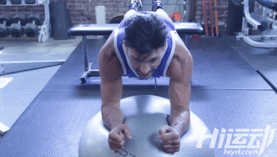 吳京的對手不簡單！50多歲這么能打，看他是如何健身的