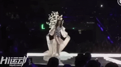 摔一跤就要退休，震動(dòng)半個(gè)娛樂(lè)圈！練成維密模特多不容易