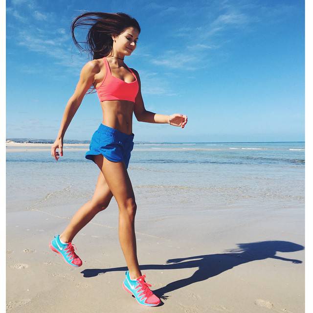 福利：女神曬健身照激勵(lì)粉絲健身