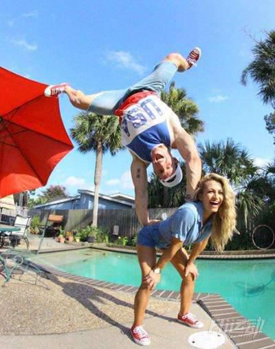 如果有女友，早就開始健身了！10個(gè)最虐狗的情侶動作