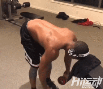 為了拍攝《黑豹》，男2號瘋狂增肌練身材，風頭蓋過男主