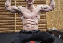 不用器械4年徒手健身！小伙從瘦“鵪鶉”到“肌霸”完美蛻變！